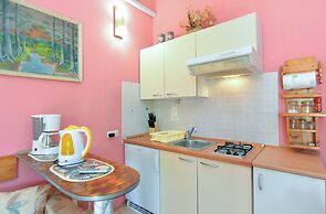 Apartment 498
