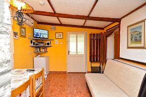 Apartment 498