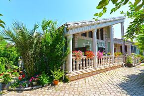 Apartment 498