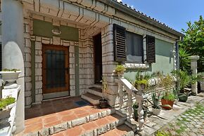 Apartment 498