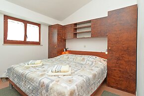 Apartment 522