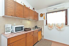 Apartment 522