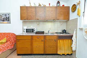 Apartment 522