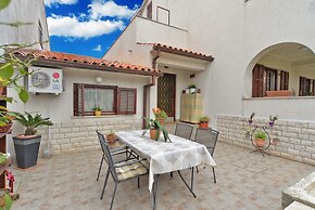 Apartment 522