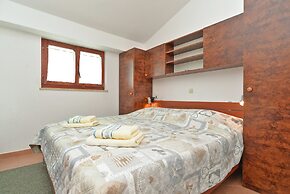 Apartment 522
