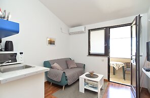 Apartment 589