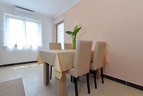 Apartment 640