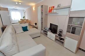 Apartment 640