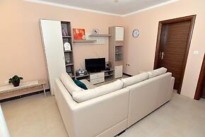 Apartment 640