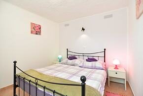 Apartment 669