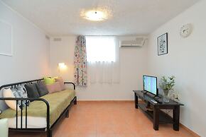 Apartment 669