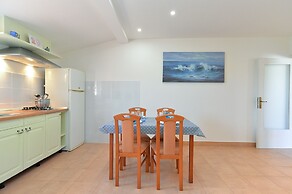 Apartment 669