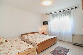 Apartment 684