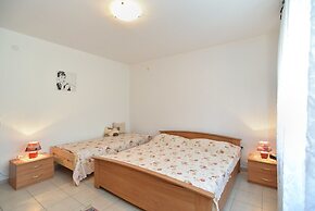 Apartment 684