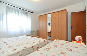 Apartment 684