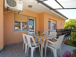 Apartment 686