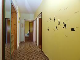 Apartment 686