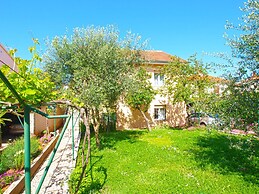 Apartment 686