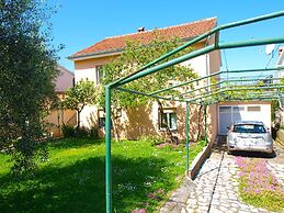 Apartment 686
