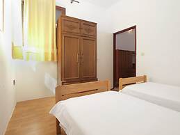 Apartment 695