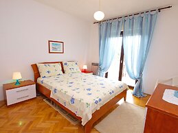 Apartment 711