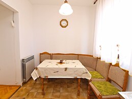 Apartment 711