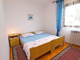 Apartment 711