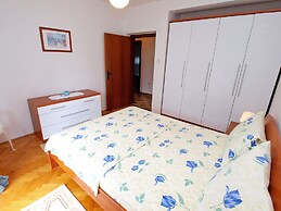 Apartment 711