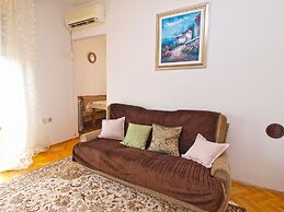 Apartment 711