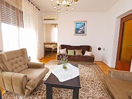 Apartment 711