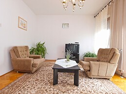 Apartment 711