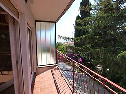 Apartment 712