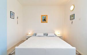 Apartment 725