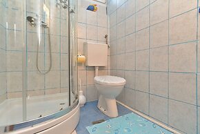 Apartment 725