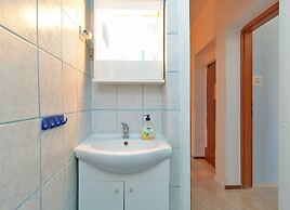Apartment 725