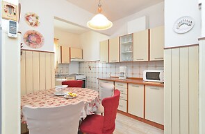 Apartment 725