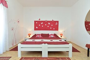 Apartment 725