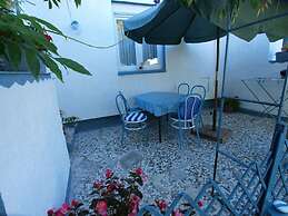 Apartment 725