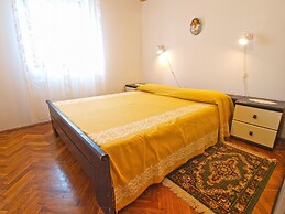 Apartment 728