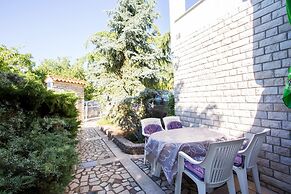 Apartment 736
