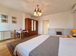 Apartment 743