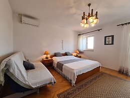 Apartment 743