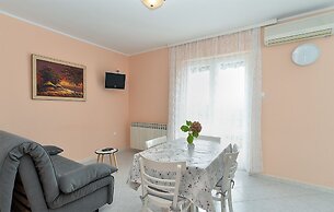 Apartment 757