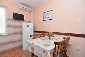 Apartment 757