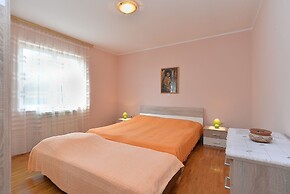 Apartment 757