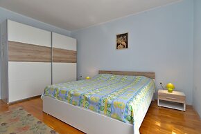 Apartment 757