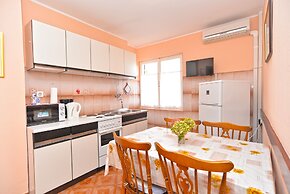 Apartment 757