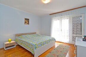 Apartment 757