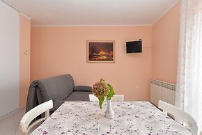 Apartment 757