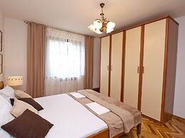 Apartment 772